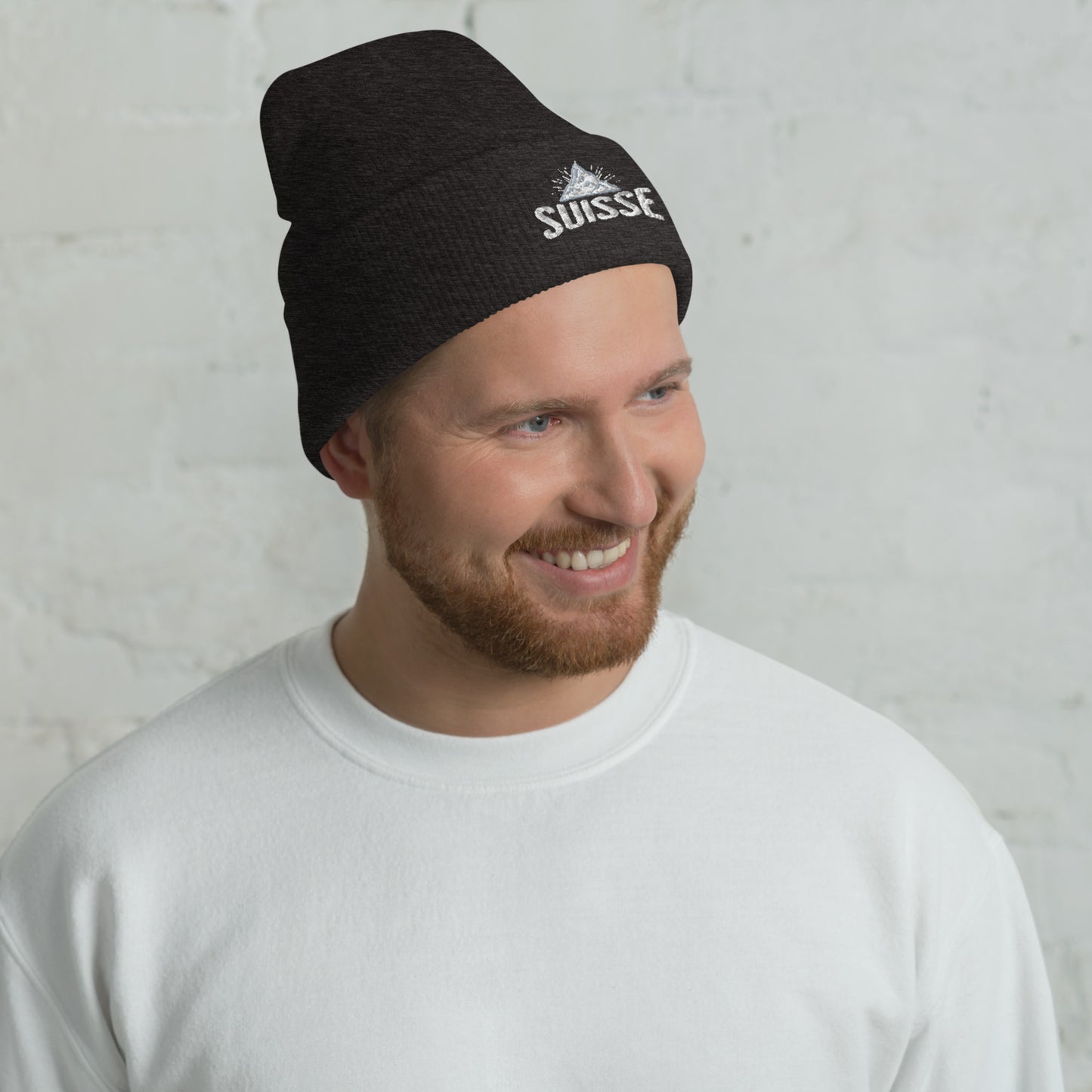 Suisse beanie with mountain embroidery, ideal for winter adventures